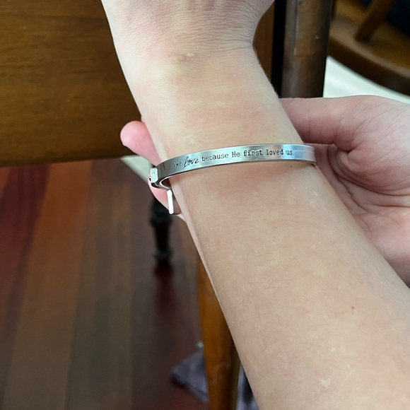 Cross Bracelet with Bible verse. Probably aluminum - Picture 3 of 4